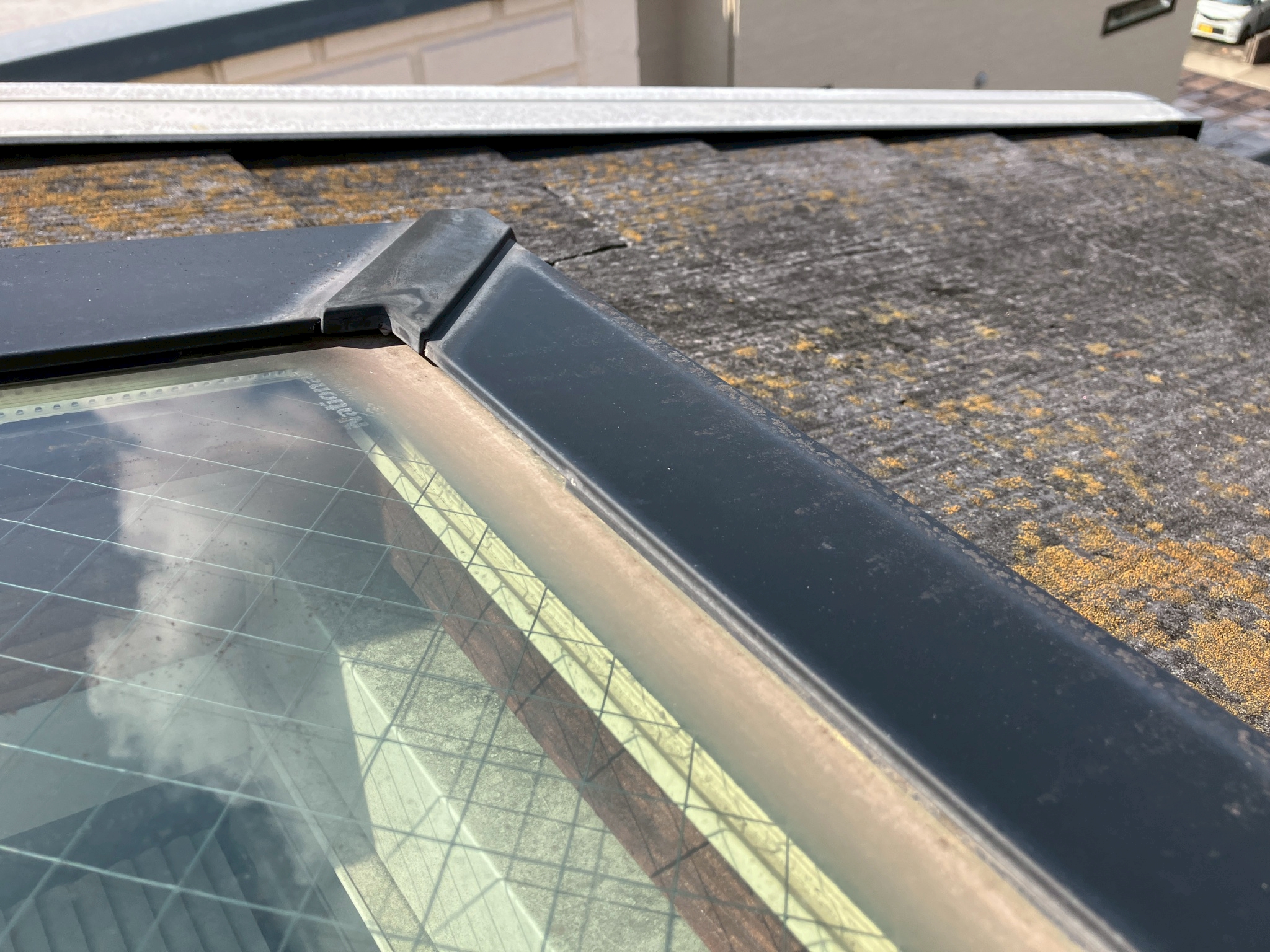 トップライトの枠とガラス